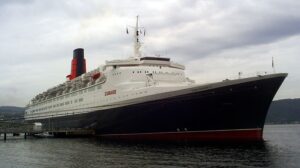 800px rms queen elizabeth 2 trondheim