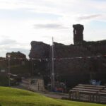 800px dunbar harbour and castle ruins